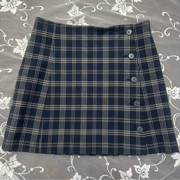Aritzia Sunday Best Yuri Plaid Mini Skirt
Sz 4 - Picture 2 of 8